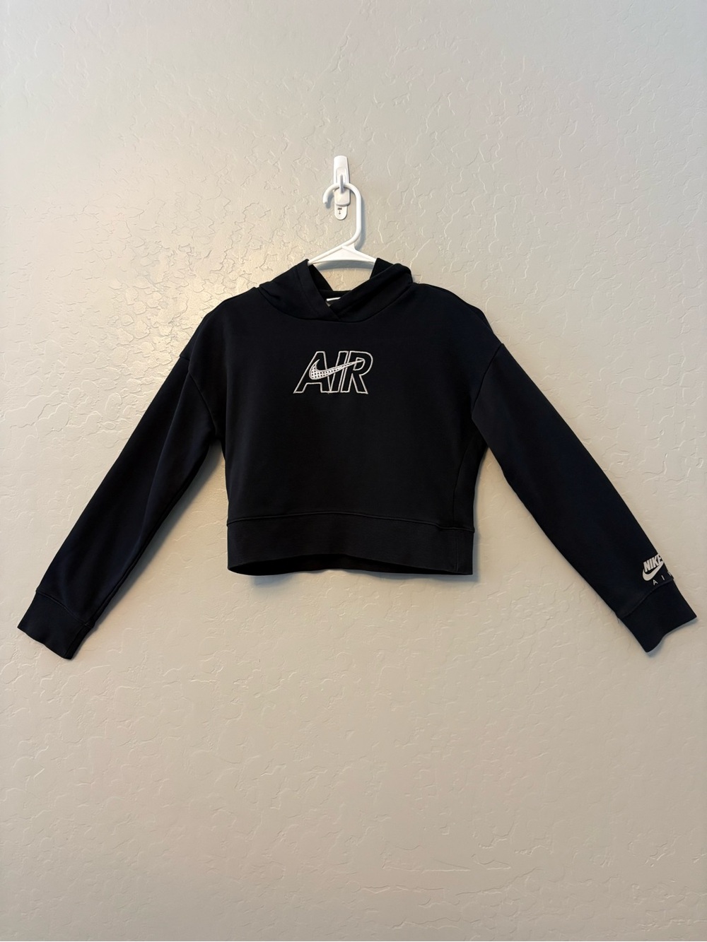 Nike girls black and white AIR embroidered crop hoodie size large